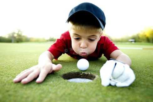 barn blåse på golfball