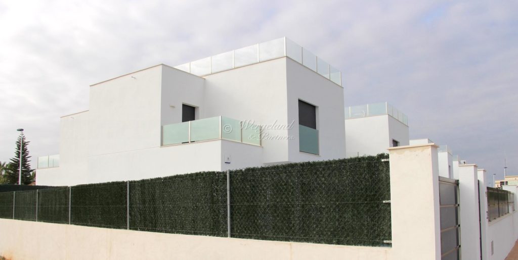  E12 Gress Og Mur