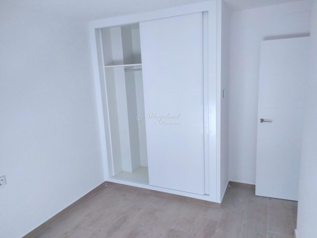  Semi Soverom Garderobe