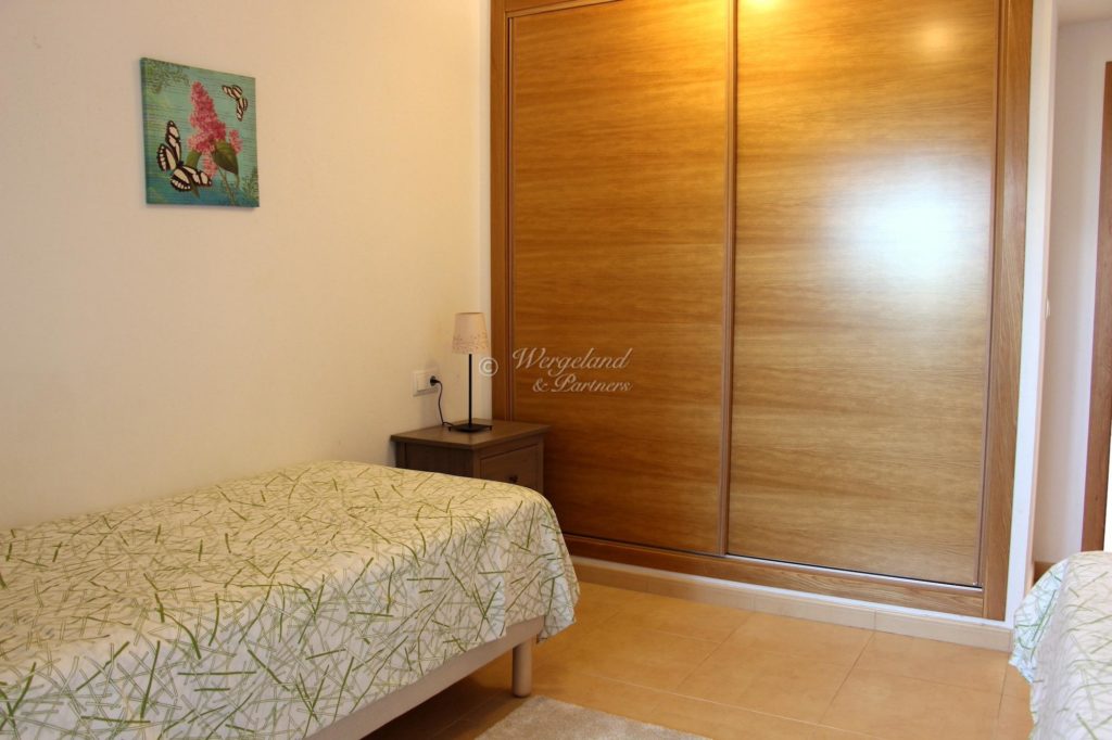  Soverom 2 Garderobe