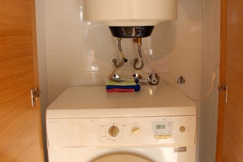Vaskemaskin Og Varmtvannstank