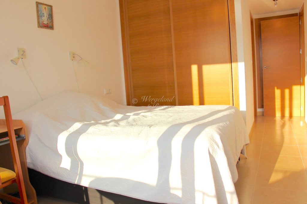  seng mot garderobe