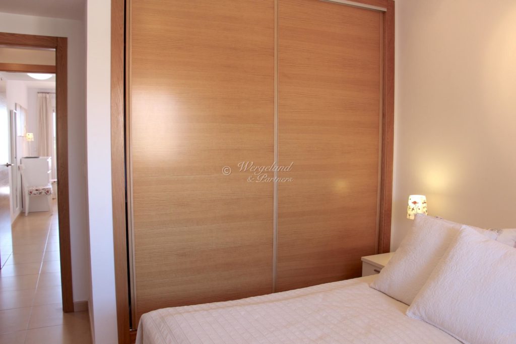  Soverom 2 Garderobe