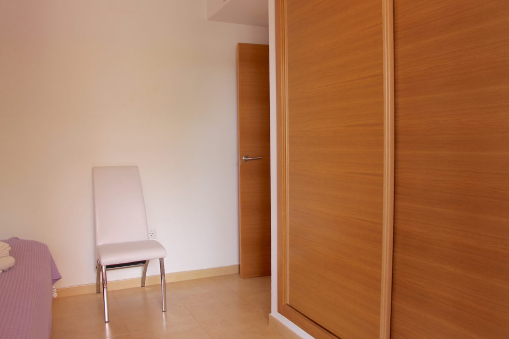  Soverom3 Garderobe