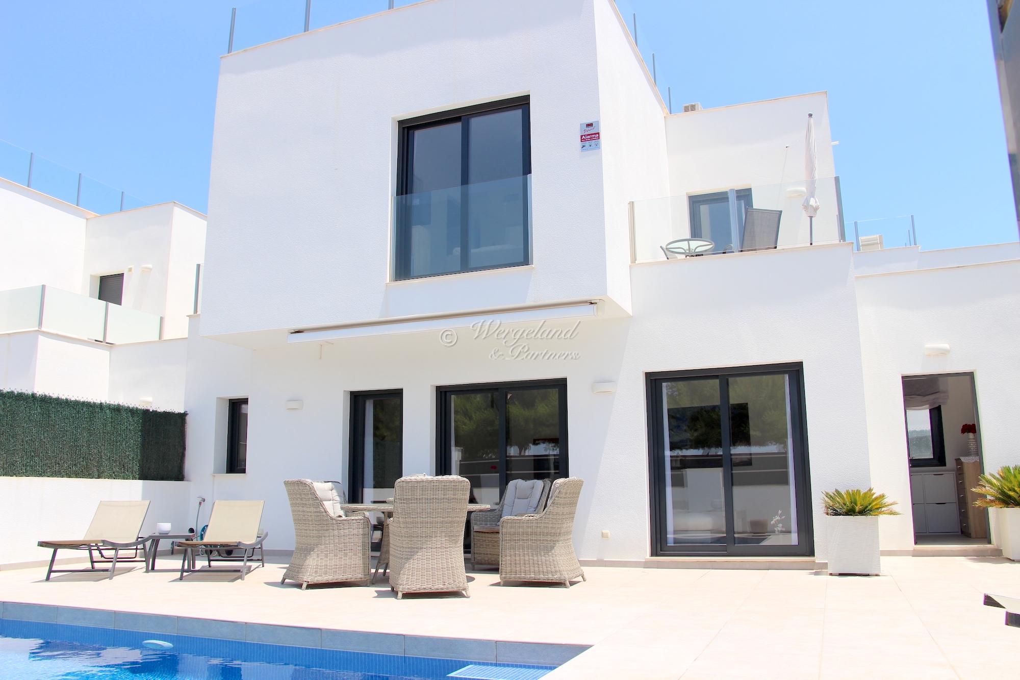 New price! 3 Bedroom furnished modern villa with private salt water pool and roof terrace in popular area [W8]