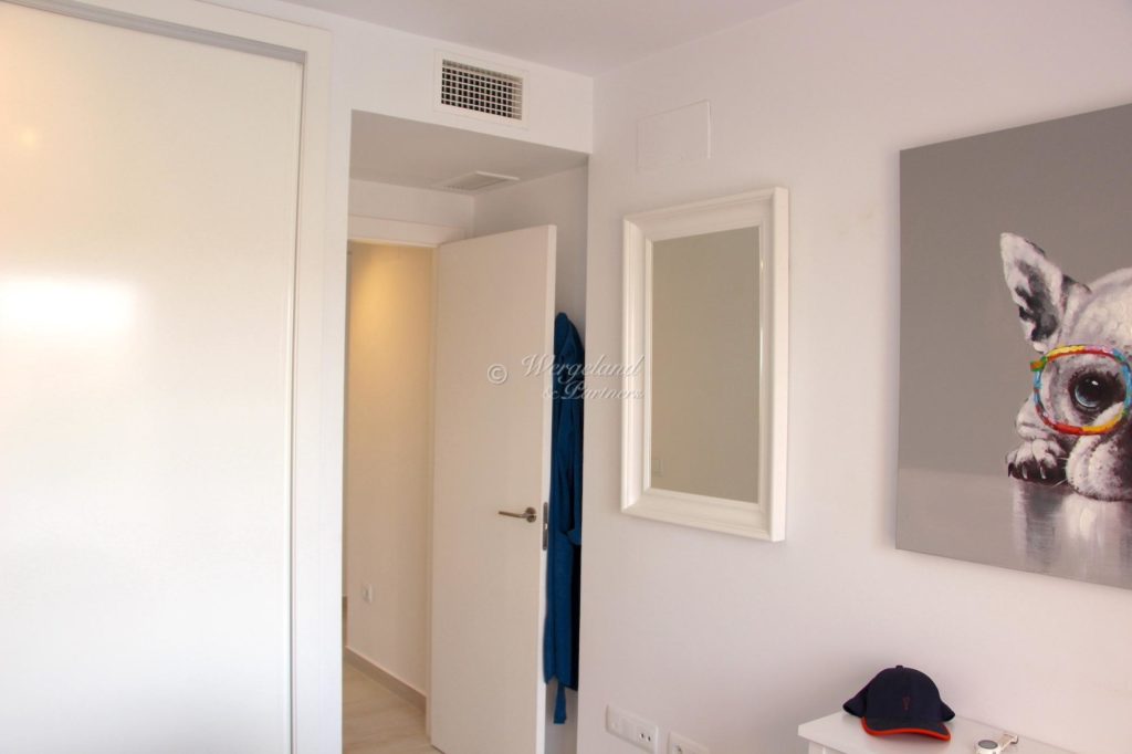  Soverom 2 Hvit Garderobe