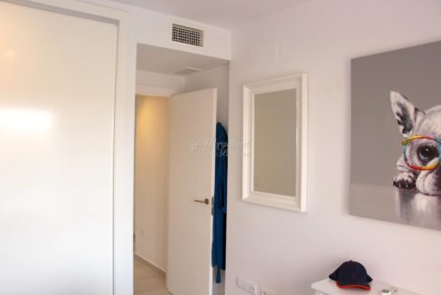 Soverom 2 Hvit Garderobe