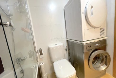 Hovedbad Med Vaskemaskin Og Tørketrommel
