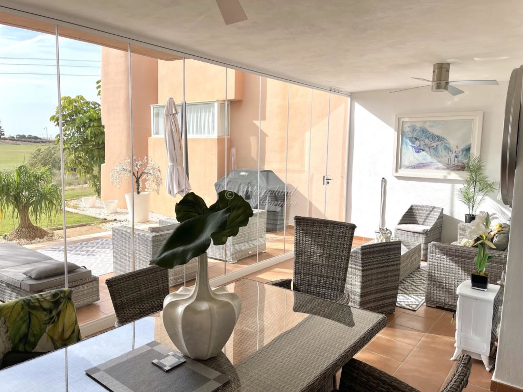  Terrasse Innglasset Spisegruppe Og Sofa