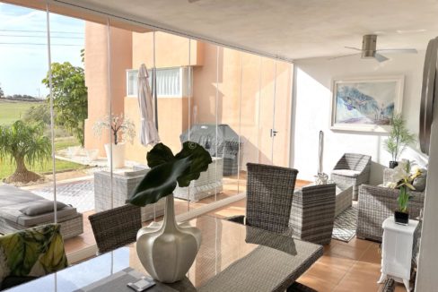 Terrasse Innglasset Spisegruppe Og Sofa